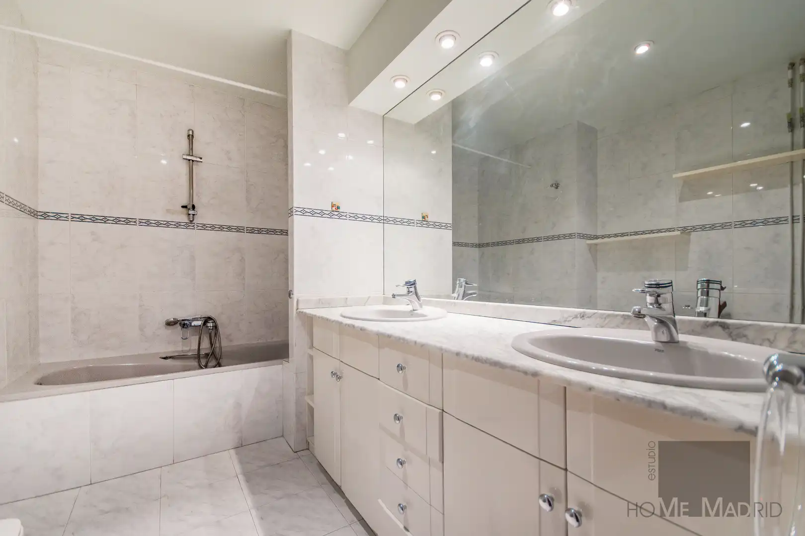 Bathroom of Attic for sale in Madrid  with Air Conditioner, Heating and Terrace