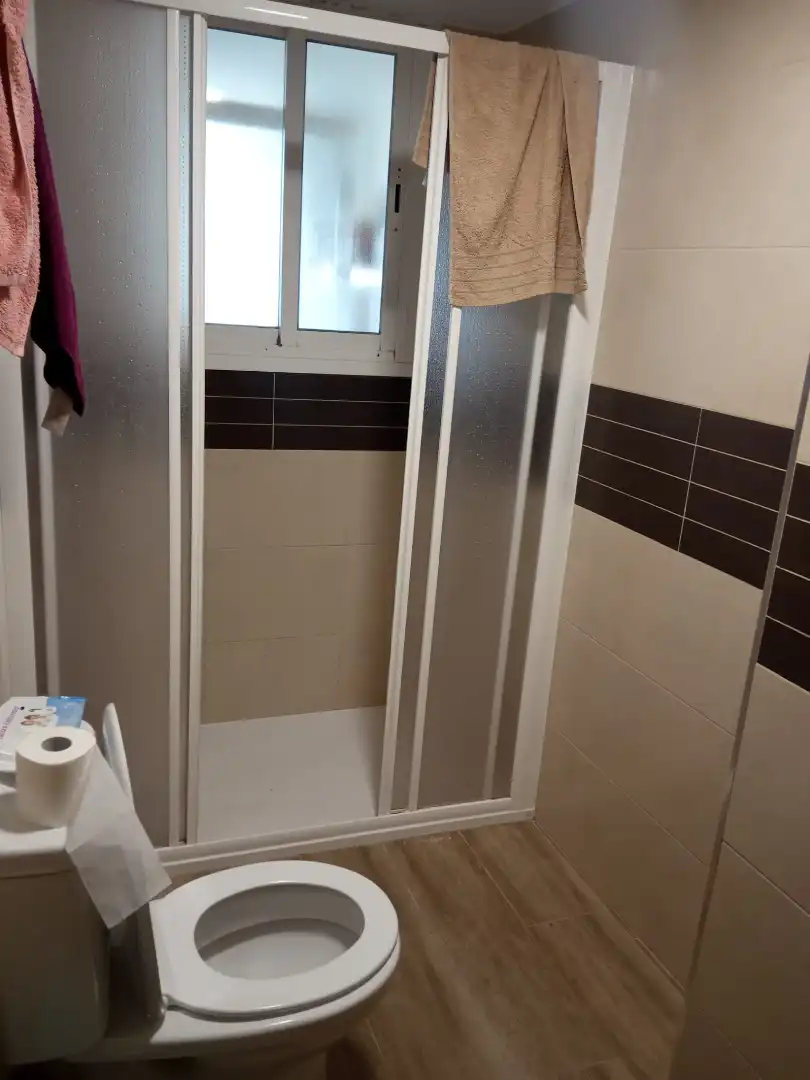 Badezimmer von Wohnung zur Miete in Jaén mit Klimaanlage, Heizung und Möbliert