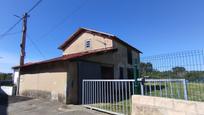 Vista exterior de Casa o xalet en venda en Castrillón amb Piscina