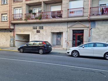 Local comercial en venta en Avenida de Barraña 31