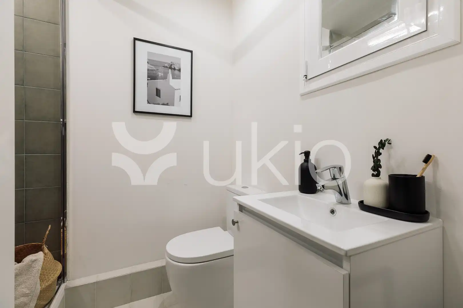 Baño de Apartamento de alquiler en Barcelona con Aire acondicionado, Calefacción y Amueblado