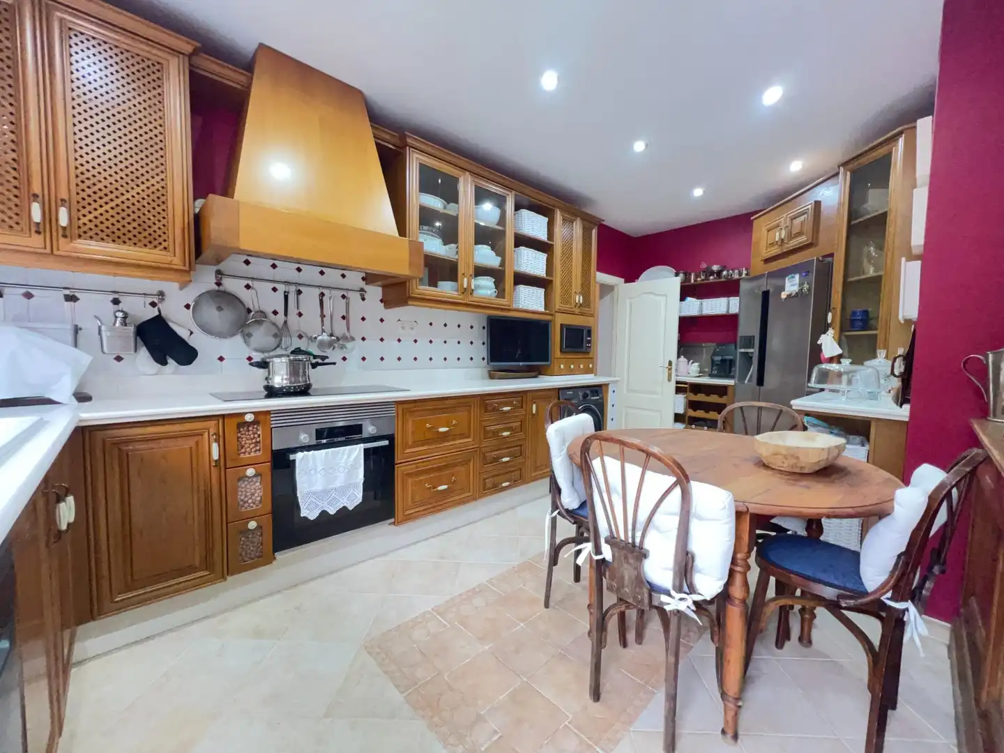 Cuina de Casa o xalet en venda en Alhaurín de la Torre amb Aire condicionat, Jardí privat i Terrassa