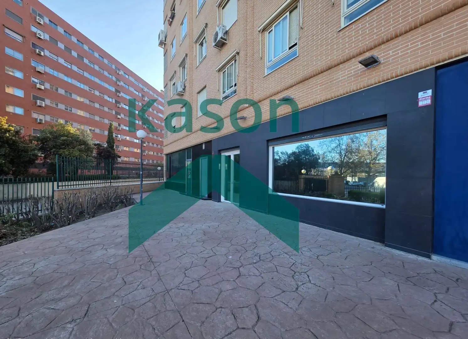 Exterior view of Commercial properties for rent in Madrid  with Air Conditioner