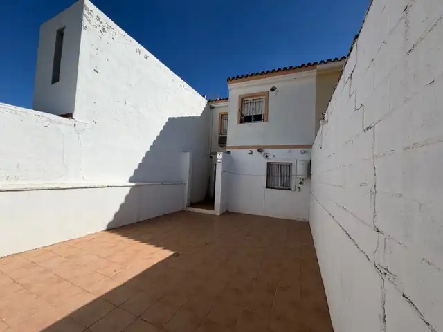 Vista exterior de Casa o chalet en venta en Villamartín con Amueblado y Piscina comunitaria