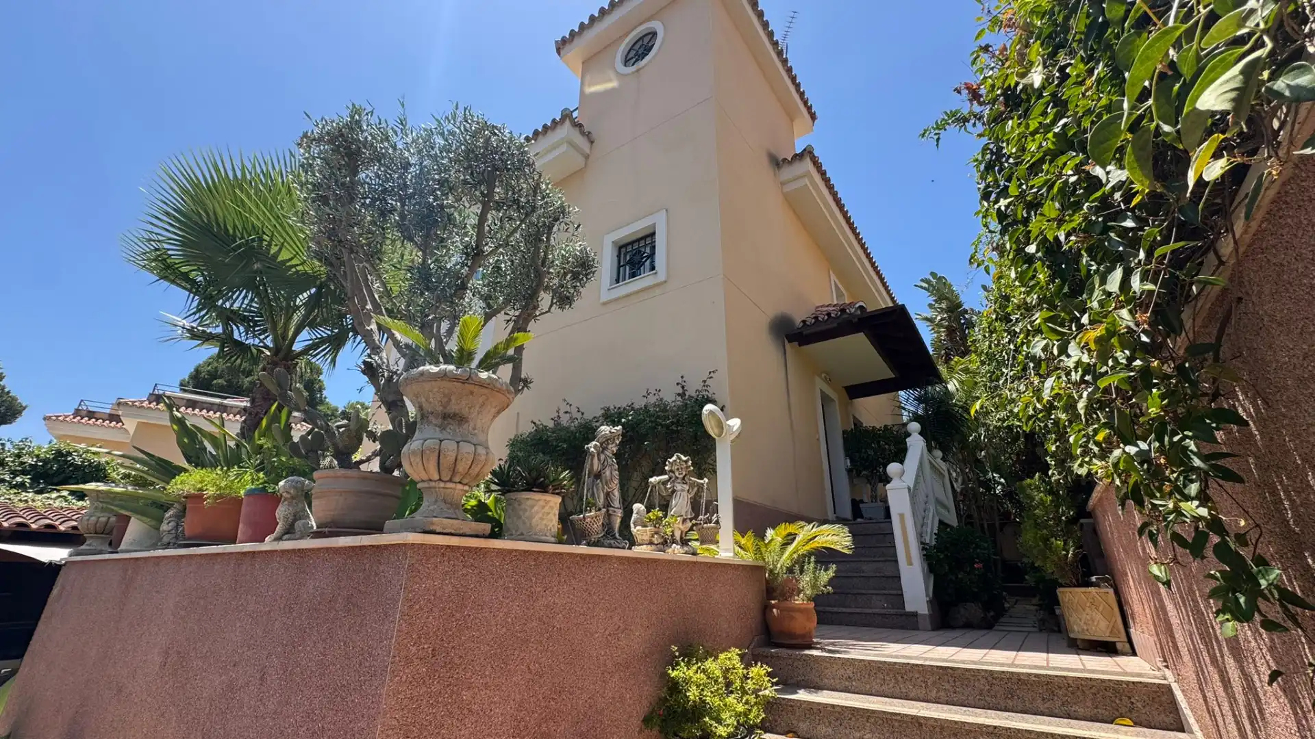 Vista exterior de Casa o chalet en venta en Torremolinos con Aire acondicionado, Calefacción y Jardín privado