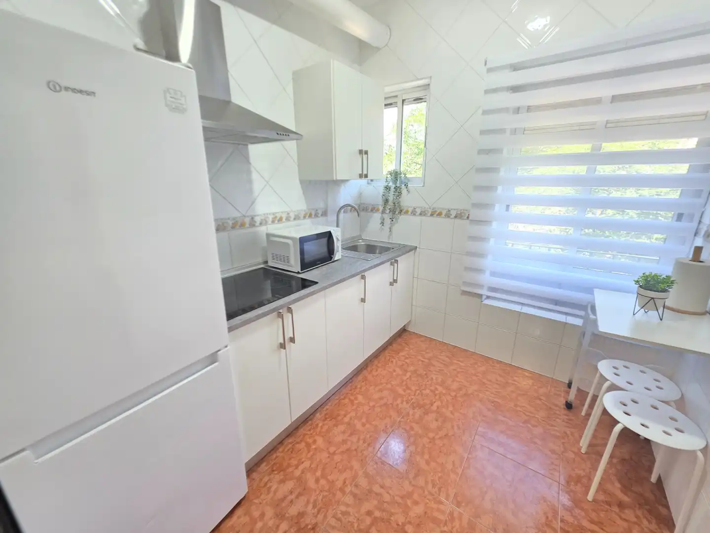 Küche von Wohnung zur Miete in Granada mit Möbliert, Waschmaschine und Mikrowelle