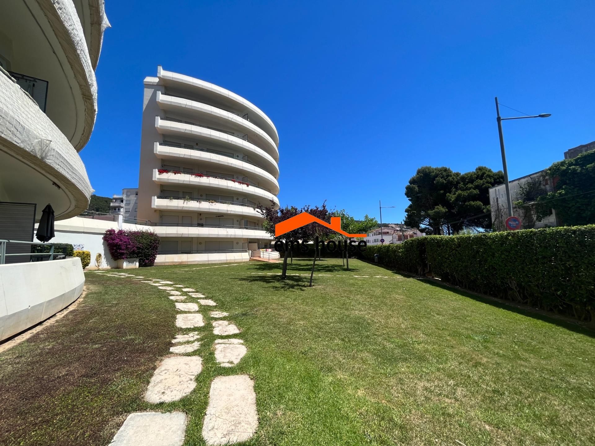 Exterior view of Apartment for sale in L'Estartit  with Private garden, Terrace and Community pool