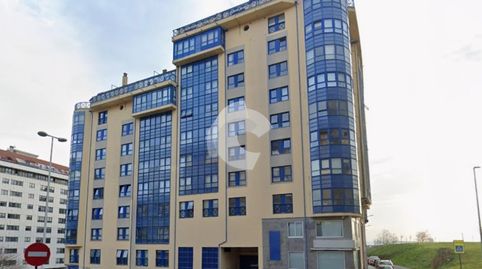 Presentamos este atractivo piso de 88 m construidos situado en un edificio residencial moderno y bien conservado que dispone de as