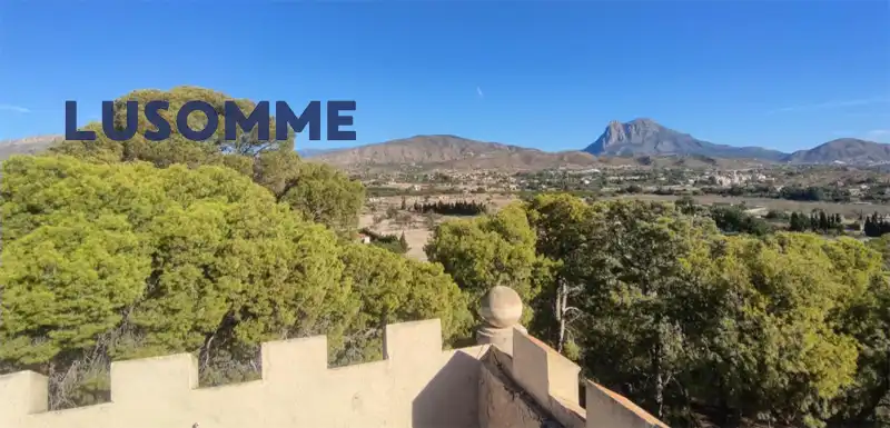 Vista exterior de Casa o xalet en venda en Villajoyosa / La Vila Joiosa amb Jardí privat, Terrassa i Piscina