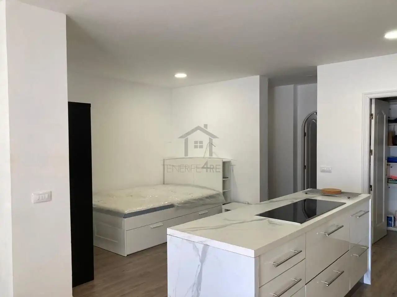 Habitación de Estudio de alquiler en Arona con Aire acondicionado, Terraza y Amueblado