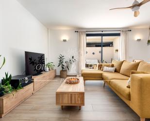 Living room of Apartment for sale in Esporles  with Air Conditioner and Oven