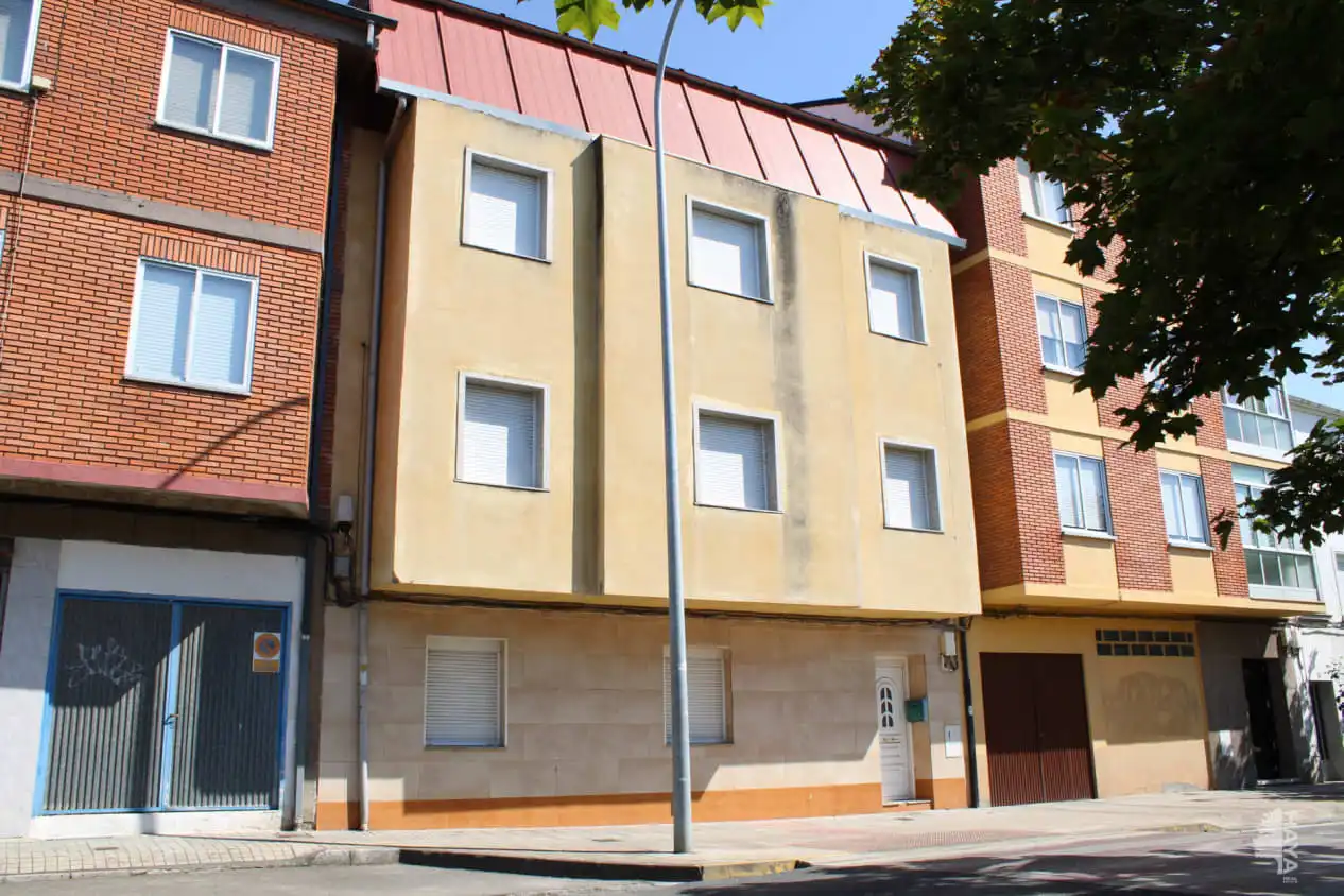 Vista exterior de Edificio en venta en Ponferrada