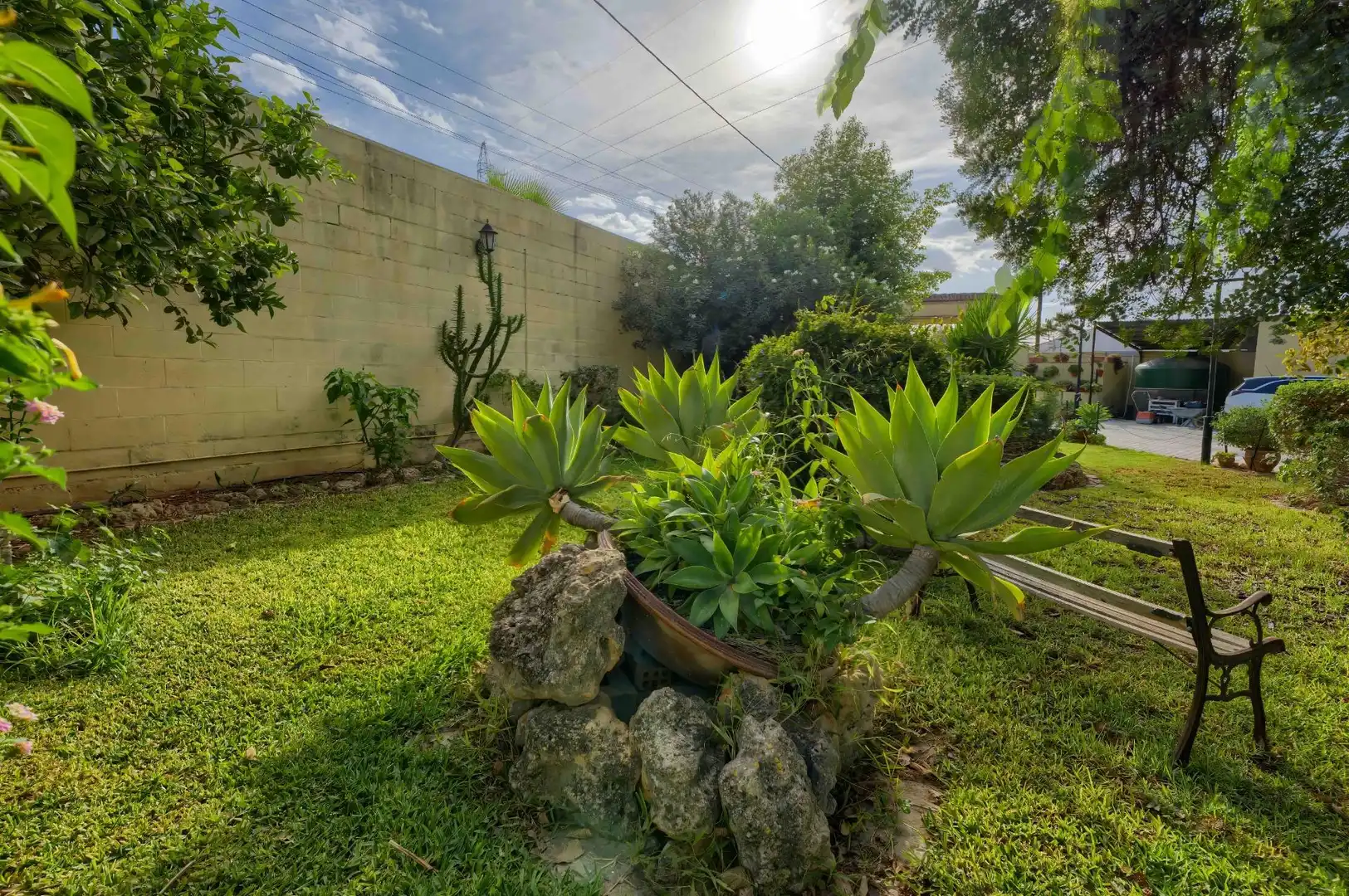 Jardín de Casa o chalet en venta en Sanlúcar la Mayor con Aire acondicionado, Calefacción y Jardín privado