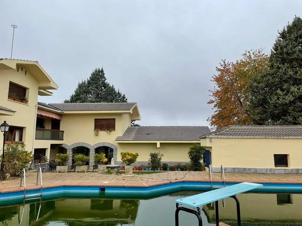 Piscina de Casa o xalet en venda en Castañares de Rioja amb Calefacció, Jardí privat i Parquet