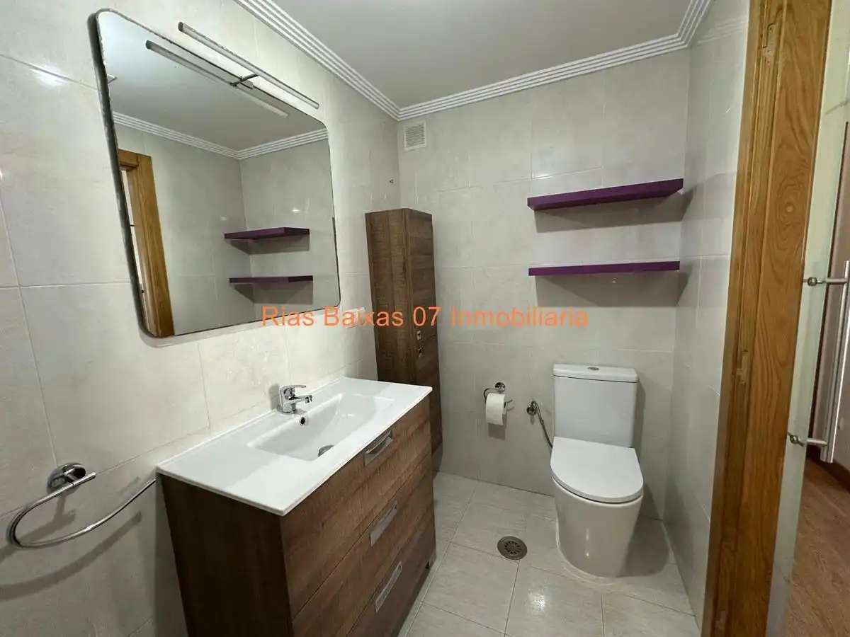Baño de Piso en venta en Vigo  con Calefacción y Balcón