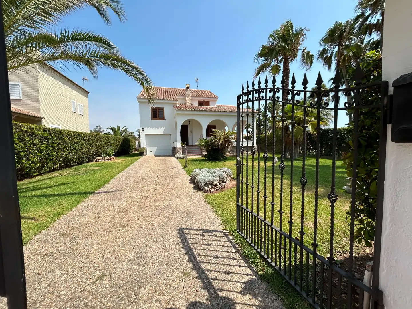 Houses for sale in Carrer del Coll-Verd, Corinto - Almarda