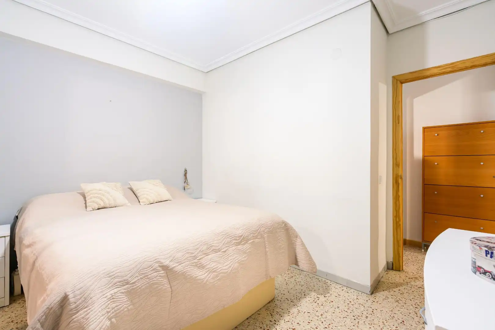 Bedroom of Flat for sale in Sevilla  with Air Conditioner, Furnished and Balcony