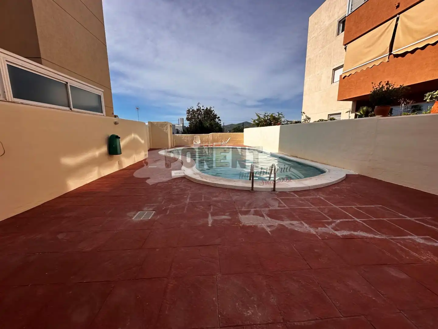 Schwimmbecken von Erdgeschoss zum Verkauf in Santa Eulària des Riu mit Klimaanlage, Terrasse und Abstellraum