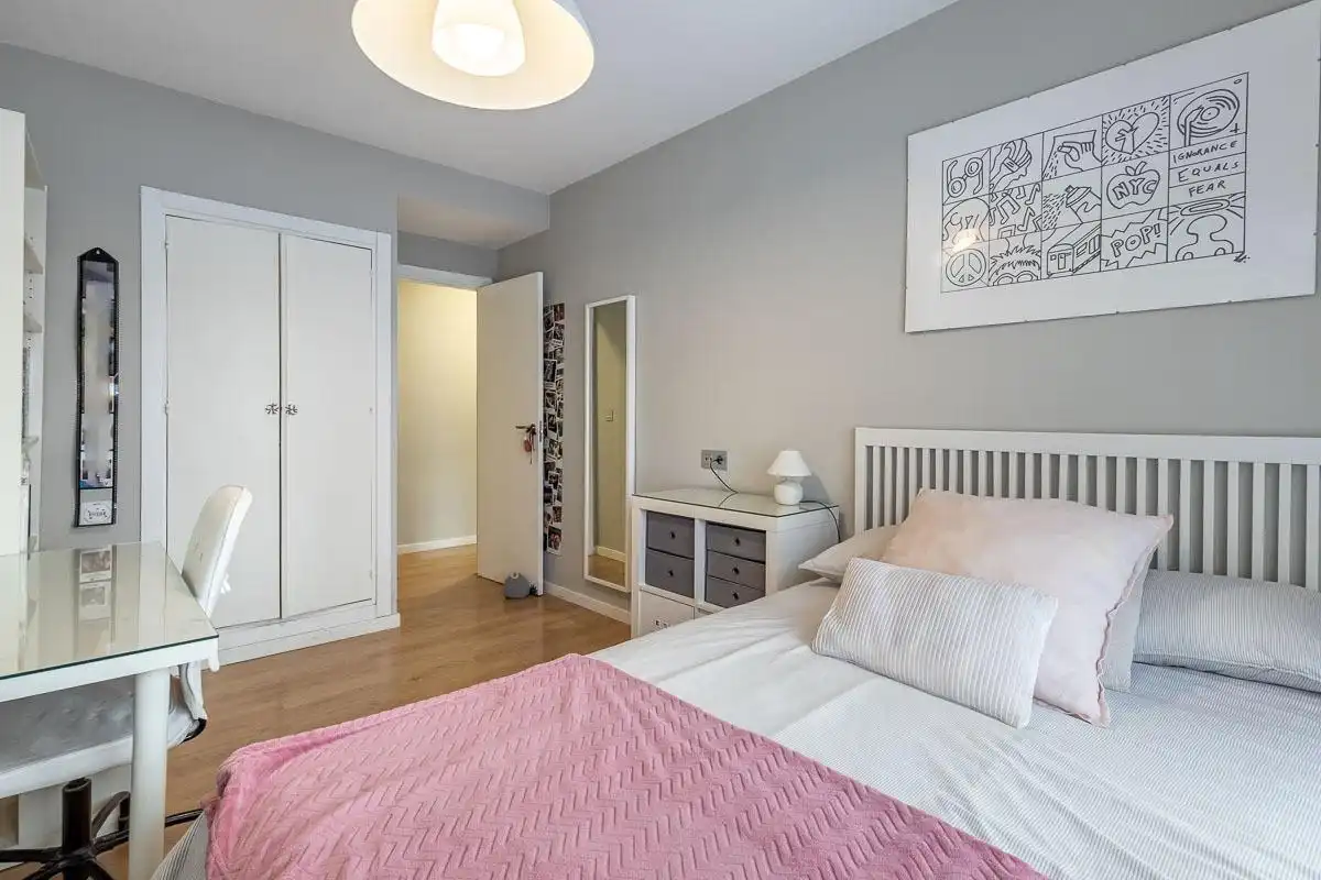 Bedroom of Flat for sale in Granada  with Air Conditioner, Heating and Storage room