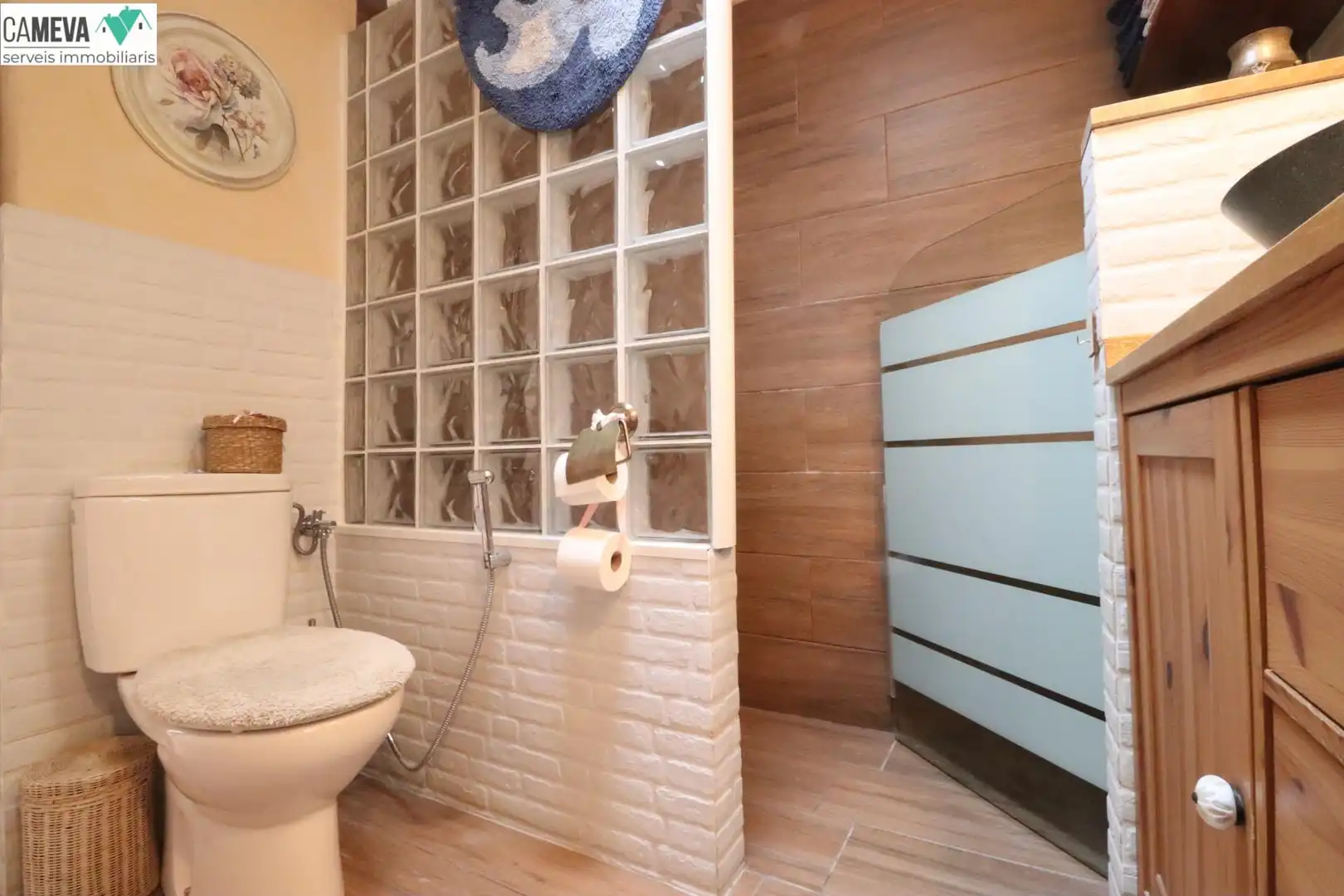 Badezimmer von Erdgeschoss zum Verkauf in Badalona mit Klimaanlage, Heizung und Terrasse
