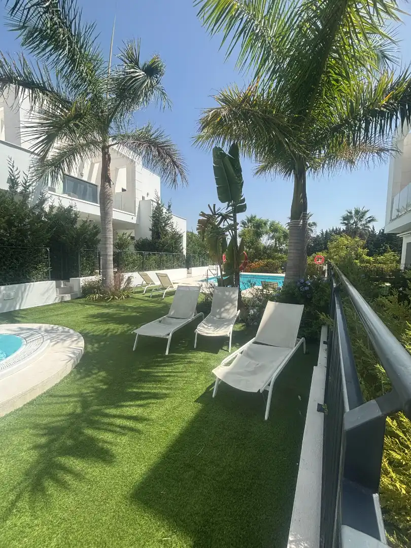 Terrassa de Casa adosada en venda en Estepona amb Aire condicionat, Calefacció i Jardí privat