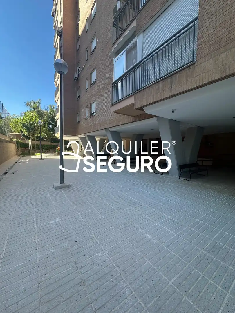 Parkplatz von Wohnung zur Miete in Madrid mit Heizung, Schwimmbad und Möbliert