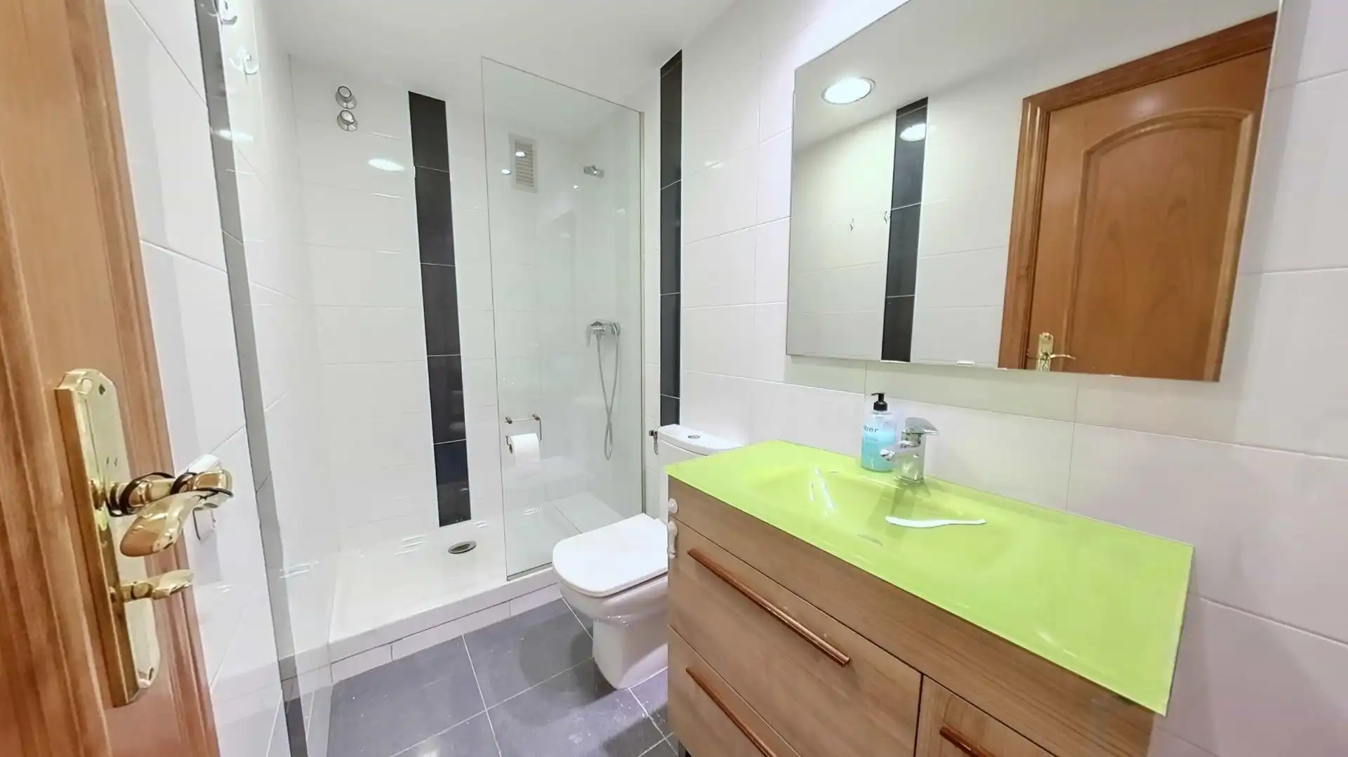 Baño de Ático en venta en Barcelona con Aire acondicionado, Terraza y Balcón