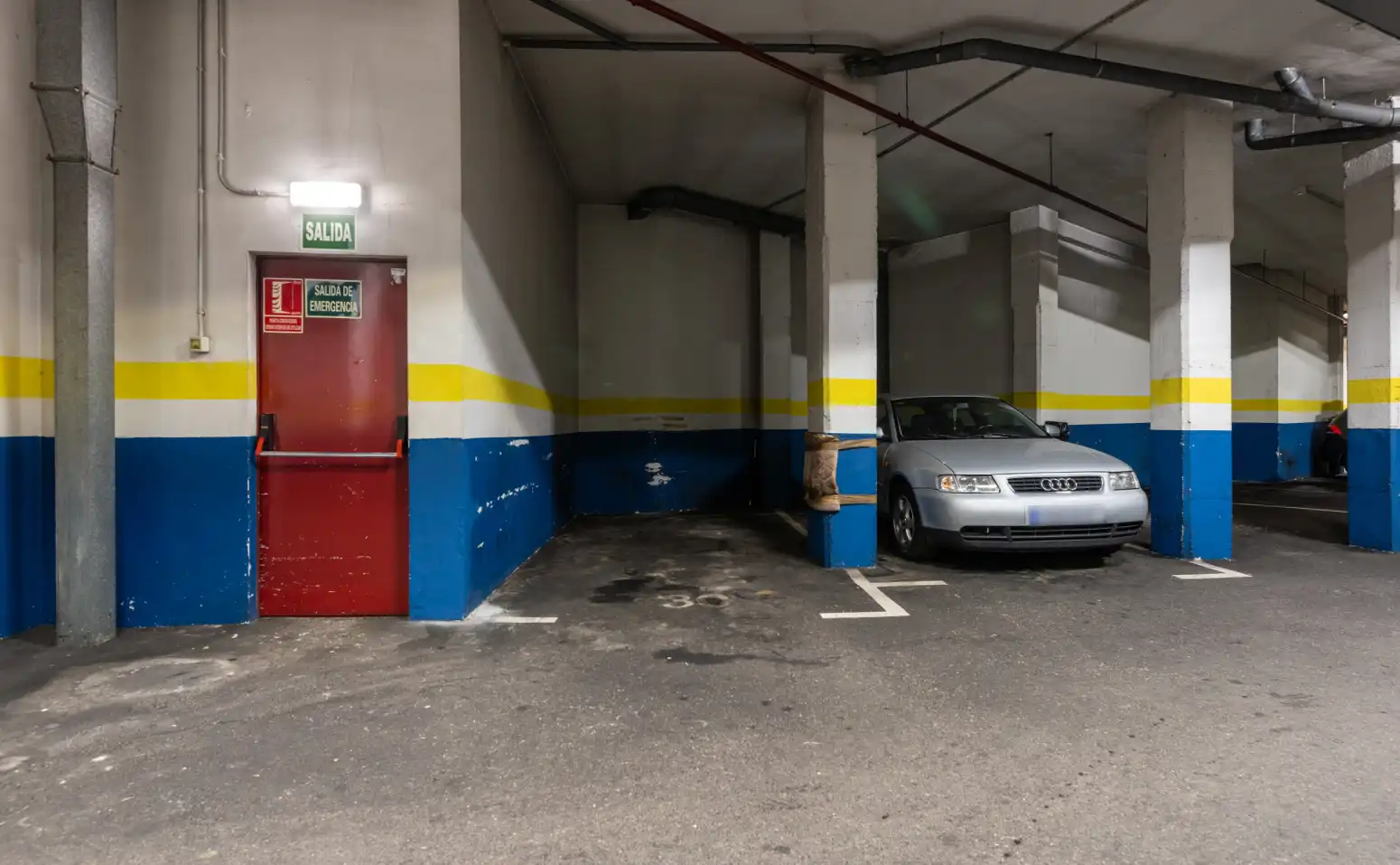 Parking de Piso en venta en Oviedo  con Calefacción, Parquet y Trastero
