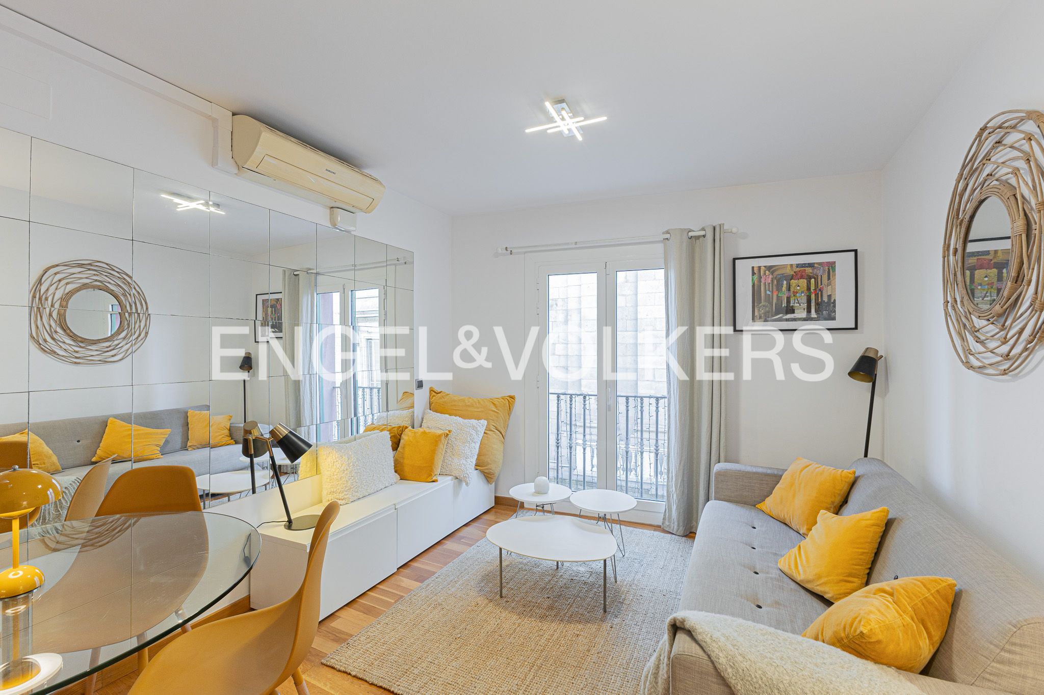 Living room of Flat for sale in  Barcelona Capital  with Air Conditioner, Heating and Terrace
