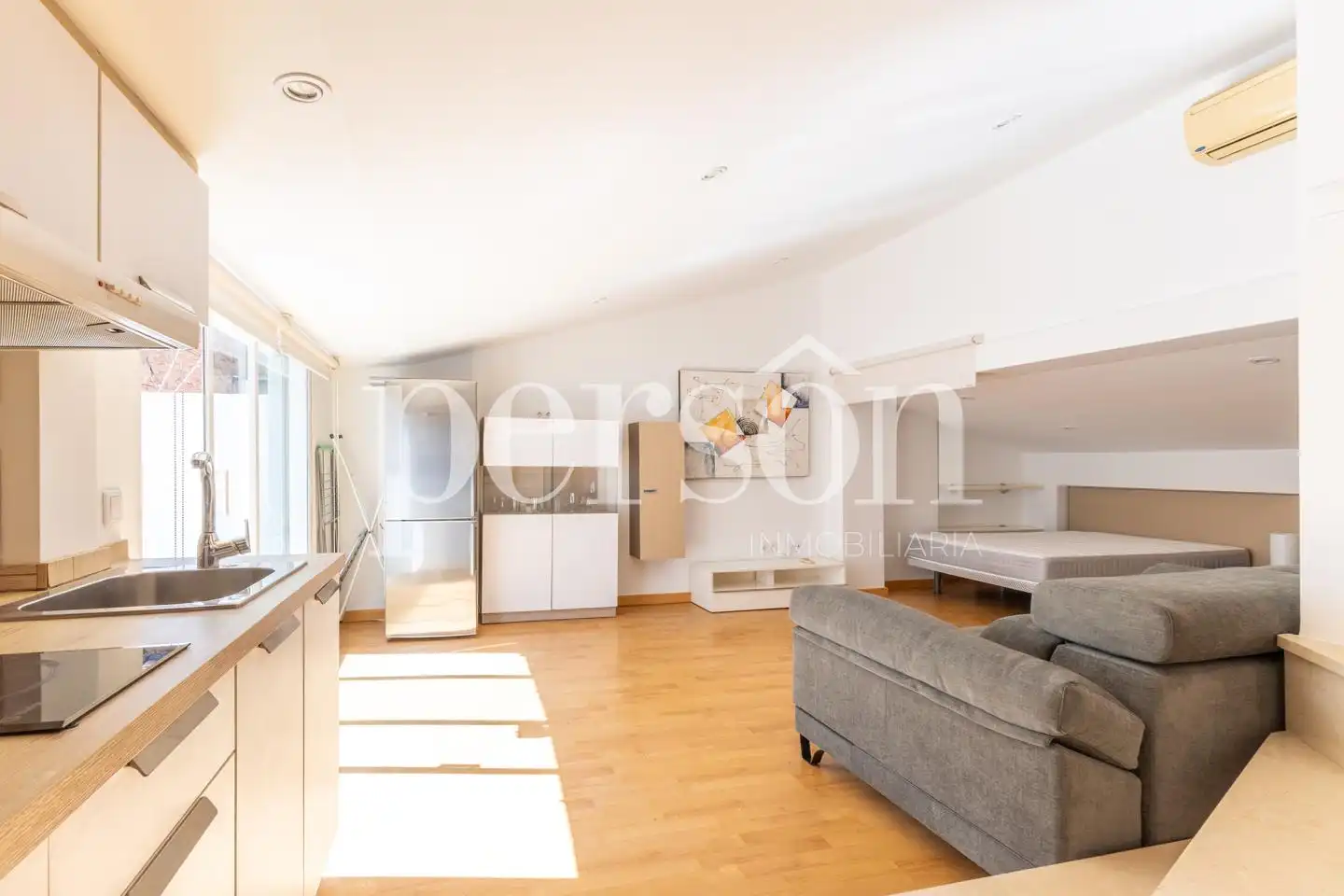 Living room of Study for rent in Valencia  with Air Conditioner, Parquet flooring and Terrace