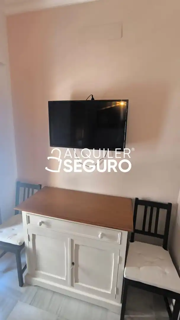 Flat for rent in Sevilla  with Air Conditioner and Furnished