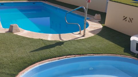 C103- TERRENO CON GRAN CASA Y PISCINAS