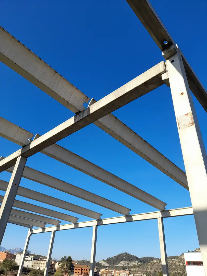 Außenansicht von Fabrikhallen zum Verkauf in El Pont de Vilomara i Rocafort