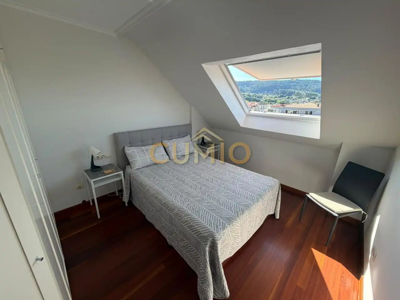 Dormitori de Apartament en venda en Cangas  amb Calefacció, Parquet i Terrassa