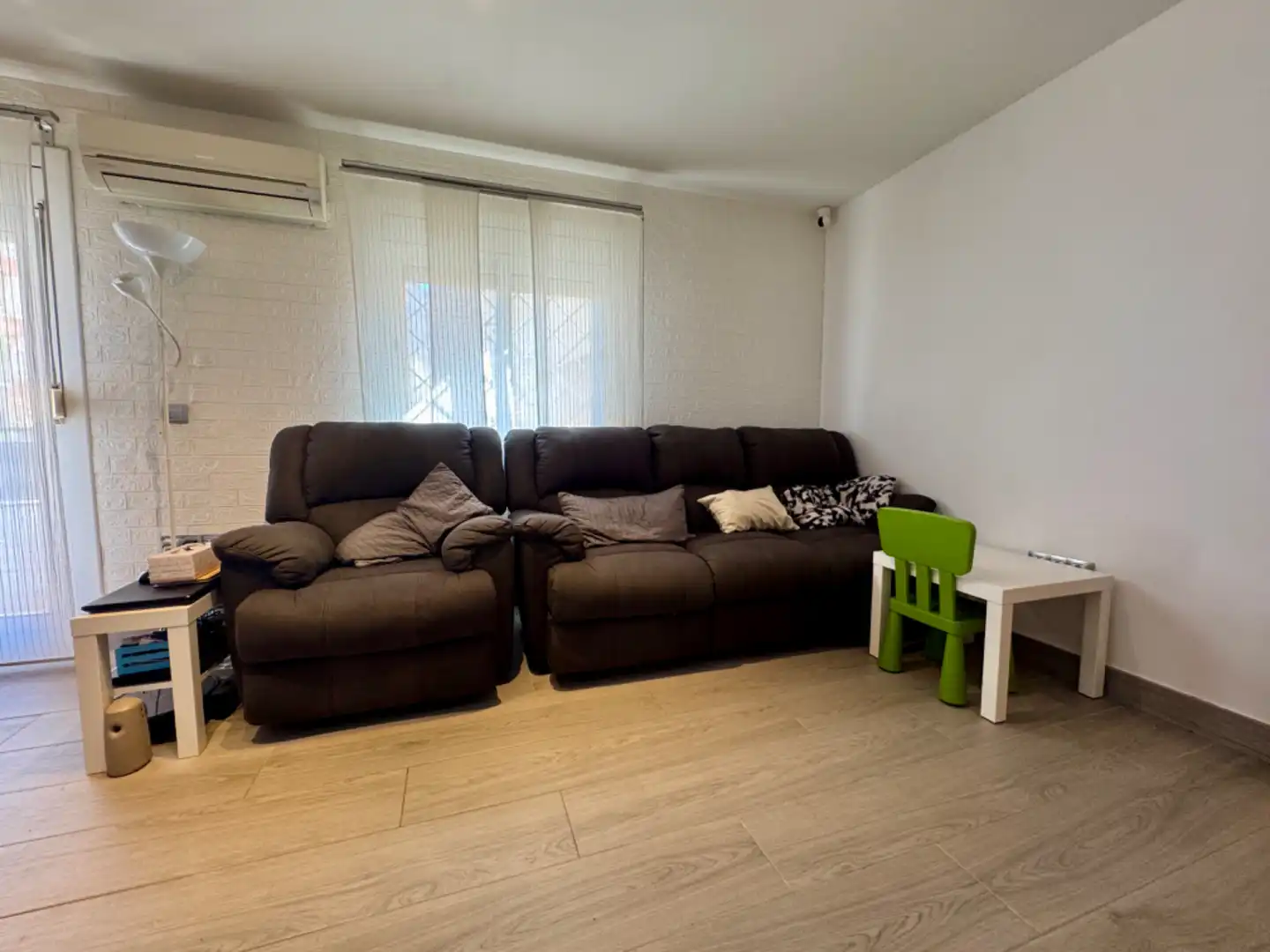 Sala de estar de Planta baja en venta en Sant Boi de Llobregat con Aire acondicionado y Balcón