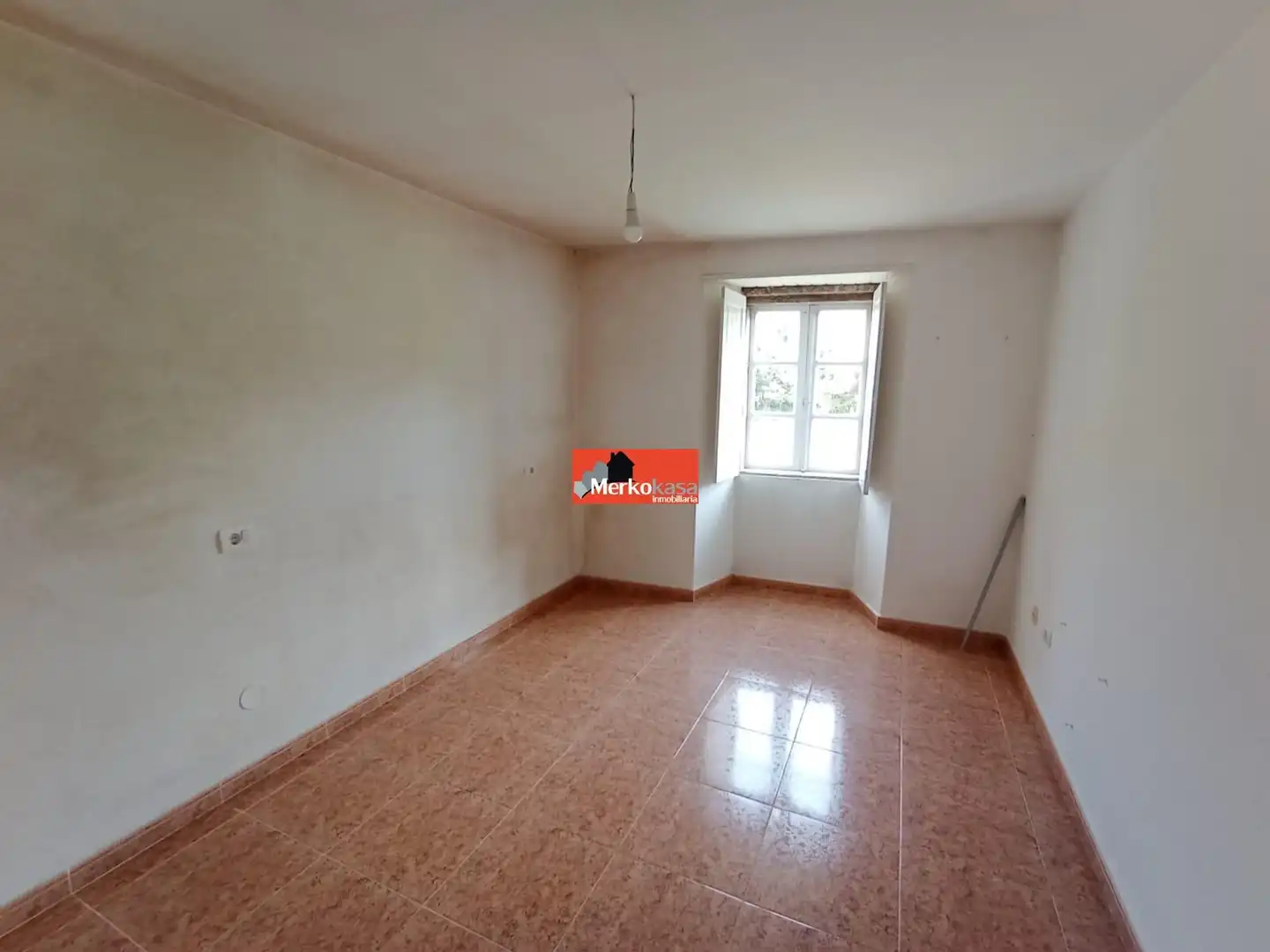 Dormitori de Finca rústica en venda en Begonte amb Jardí privat