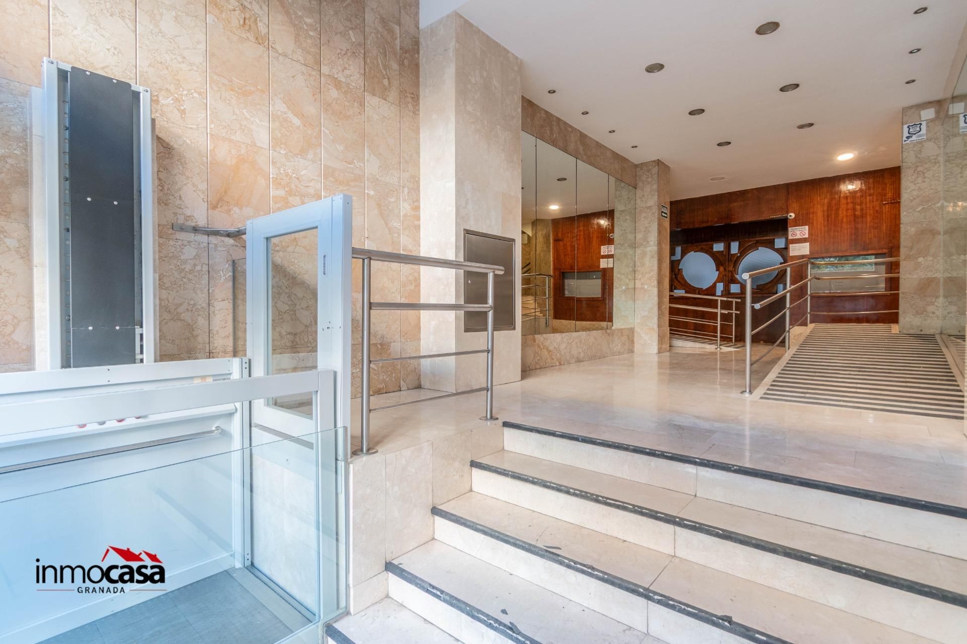 Piso en venta en  Granada Capital con Calefacción y Terraza