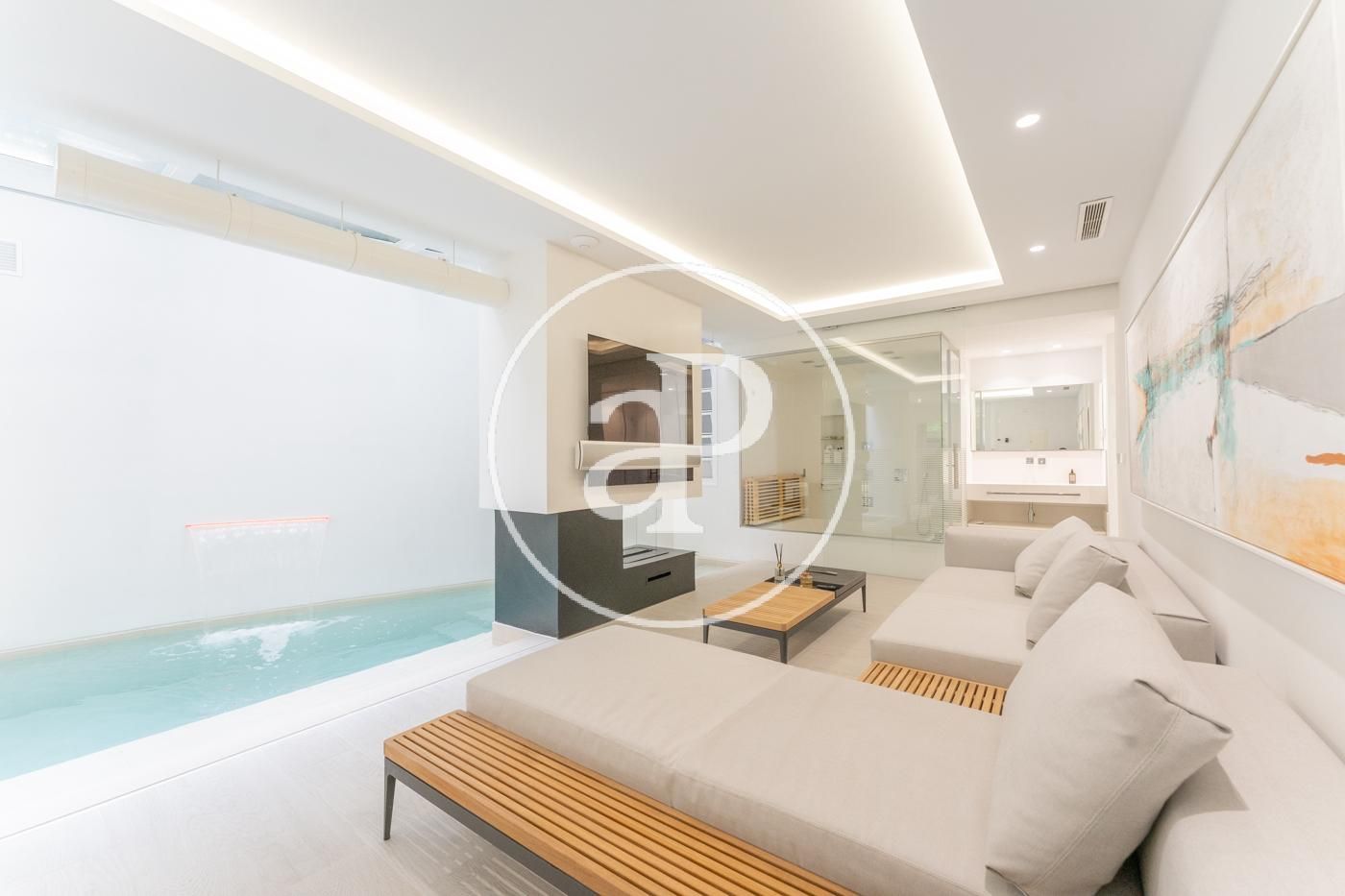 Piscina de Dúplex en venda en  Madrid Capital amb Aire condicionat, Calefacció i Jardí privat