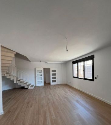 Casa adosada en venta en Calle la Libertad