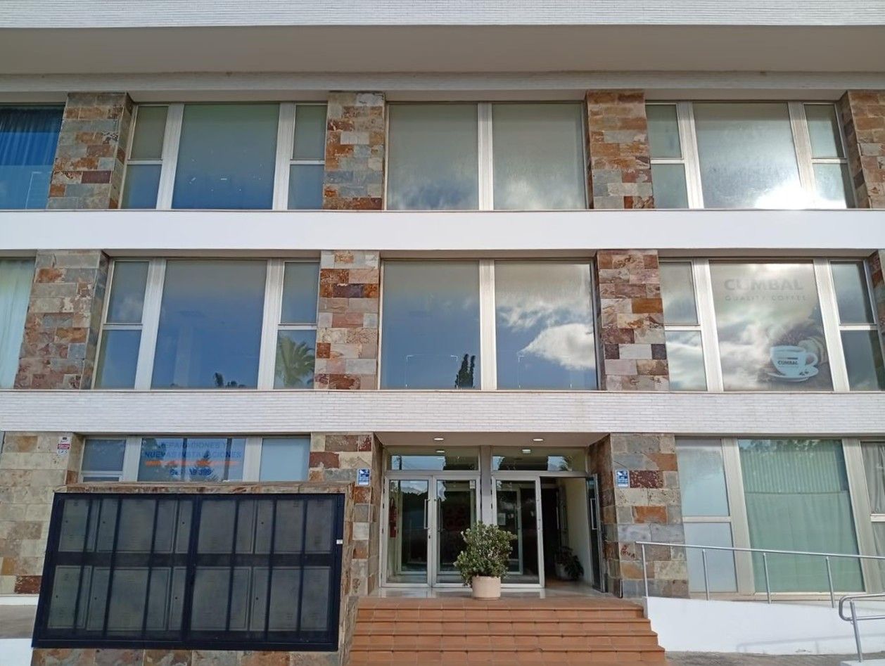 Vista exterior de Local en venta en Los Barrios