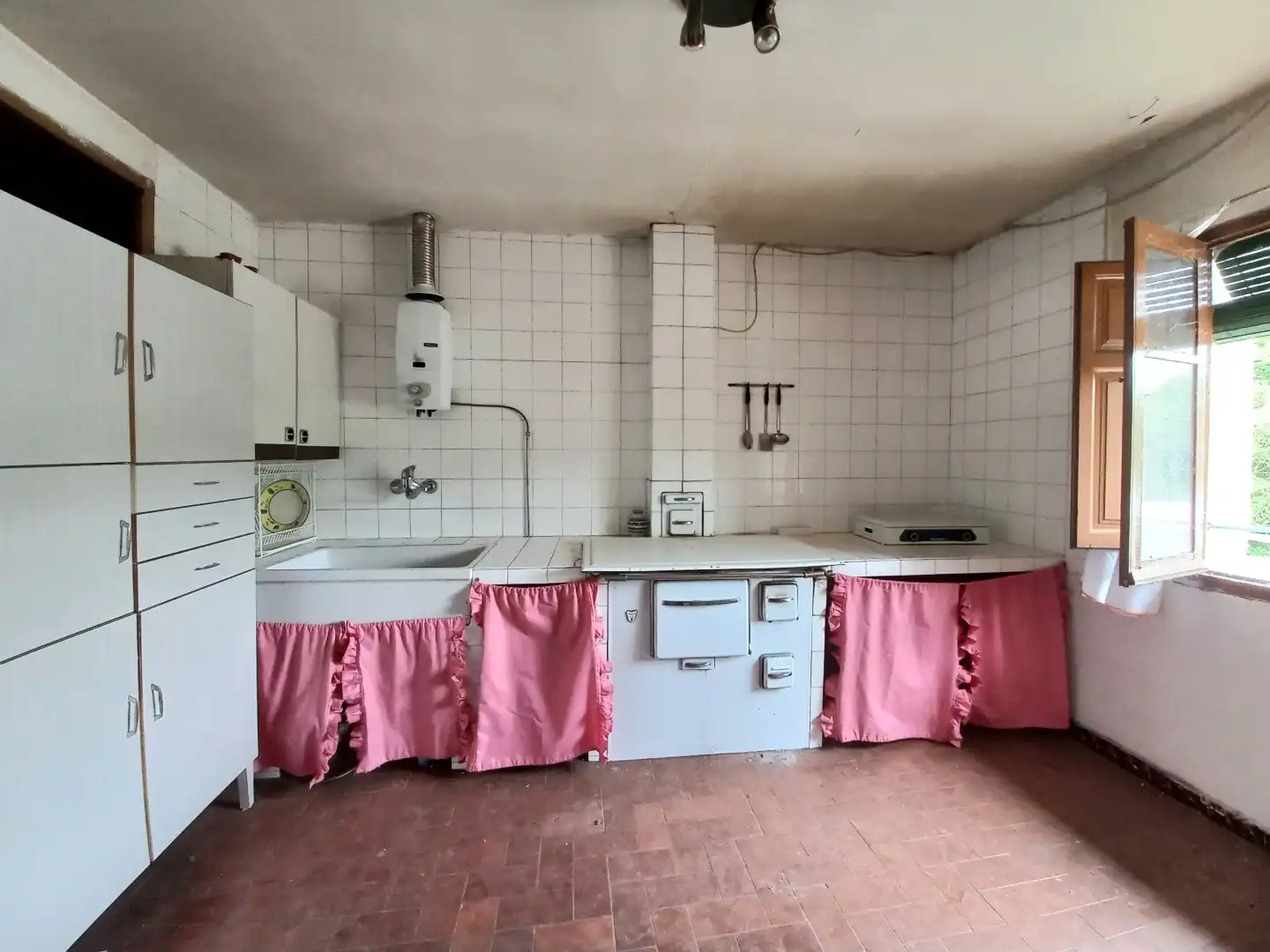 Cocina de Finca rústica en venta en Covarrubias con Jardín privado y Trastero