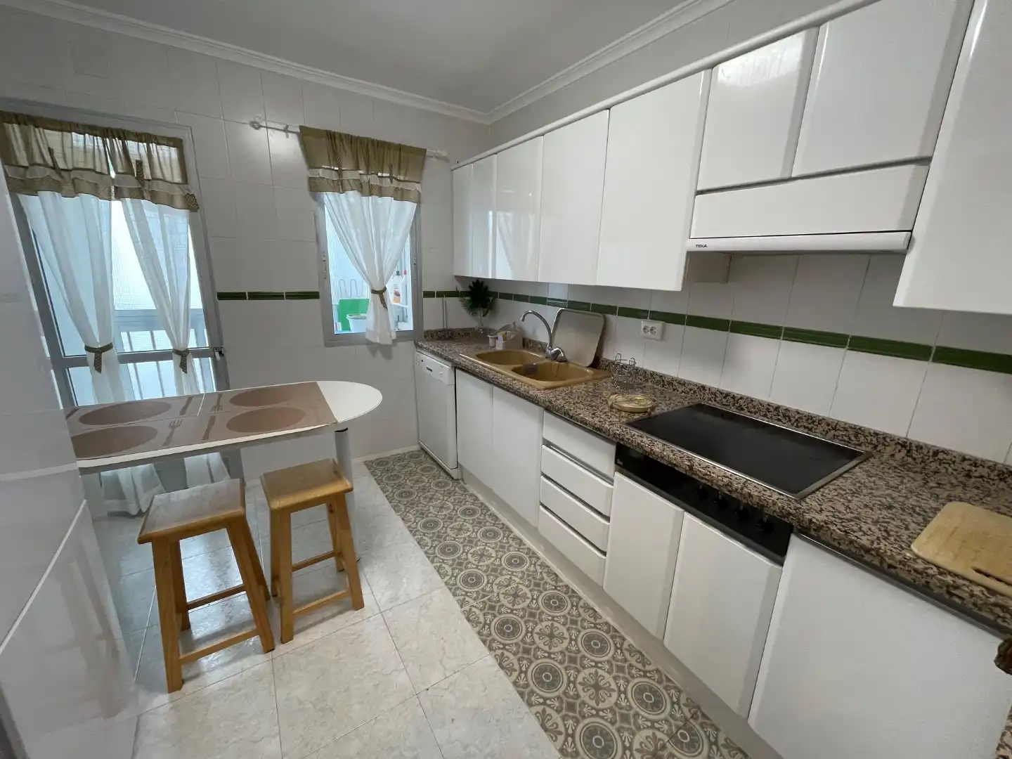 Cocina de Piso de alquiler en Cuenca con Calefacción, Parquet y Terraza