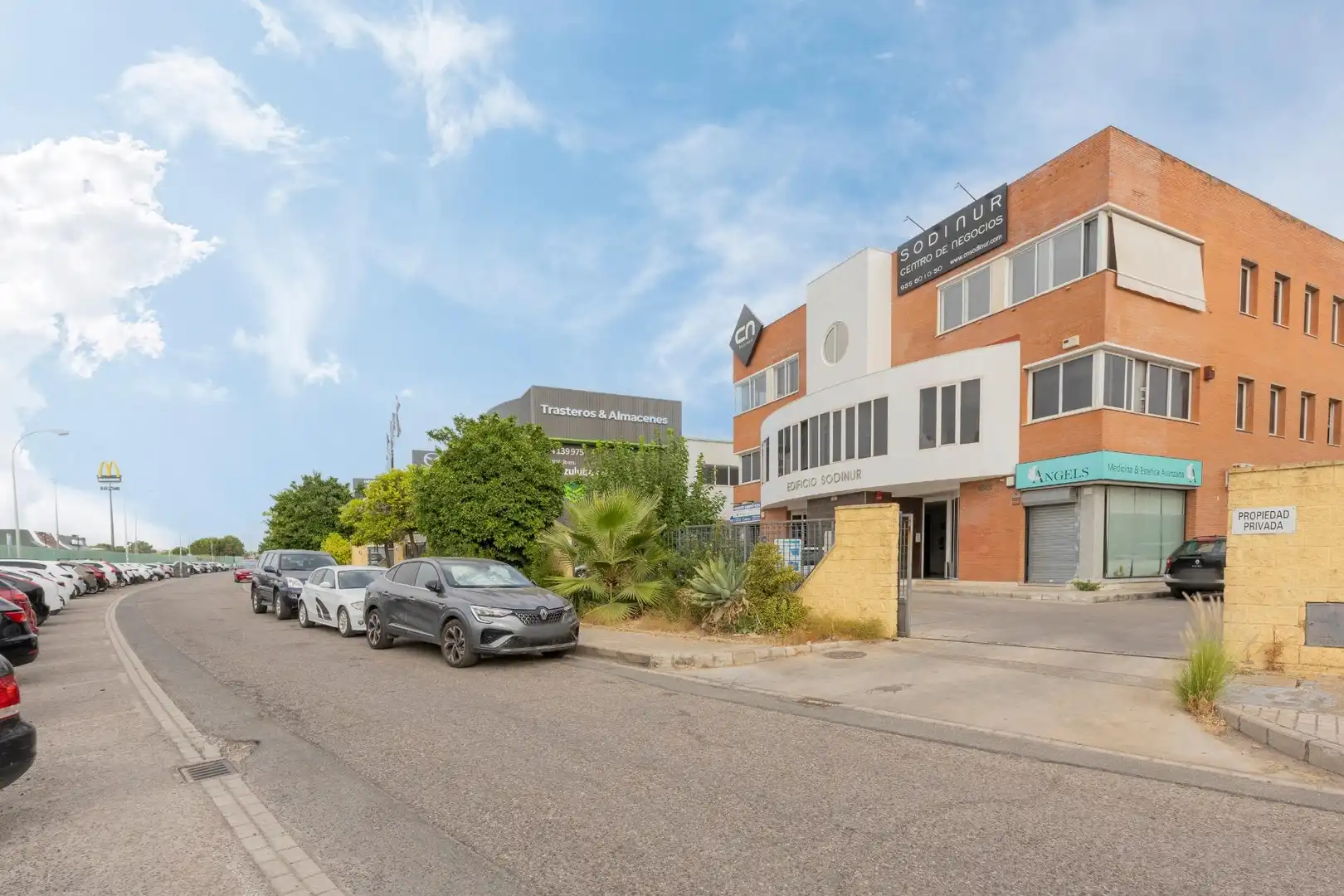 Vista exterior de Local en venta en Mairena del Aljarafe con Aire acondicionado
