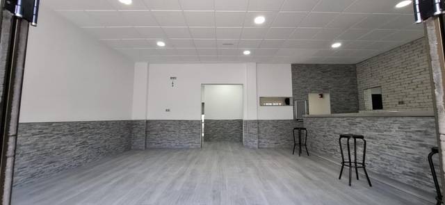 Local comercial en Alquiler en Avenida de Prim en Lora del Río