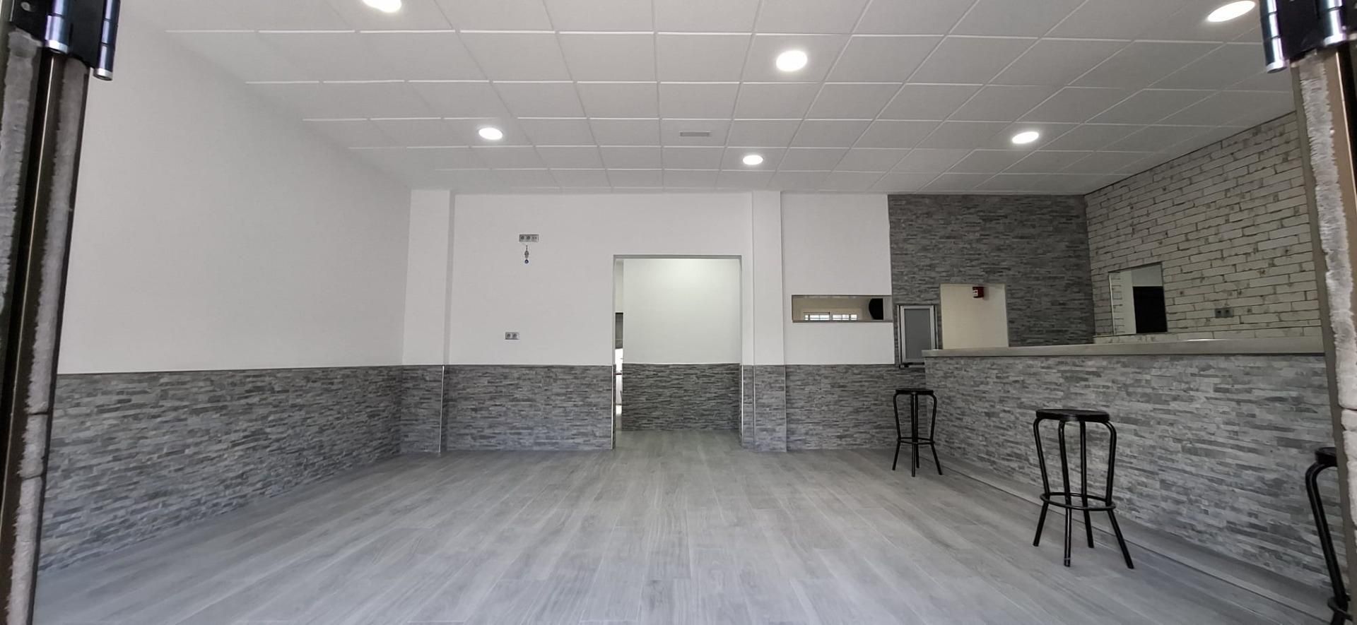 Local de alquiler en Lora del Río con Aire acondicionado