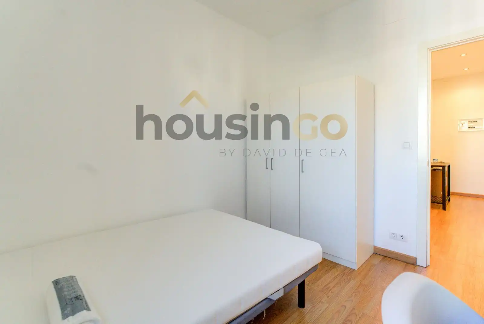 Schlafzimmer von Dachboden zur Miete in Madrid mit Klimaanlage, Heizung und Parkett