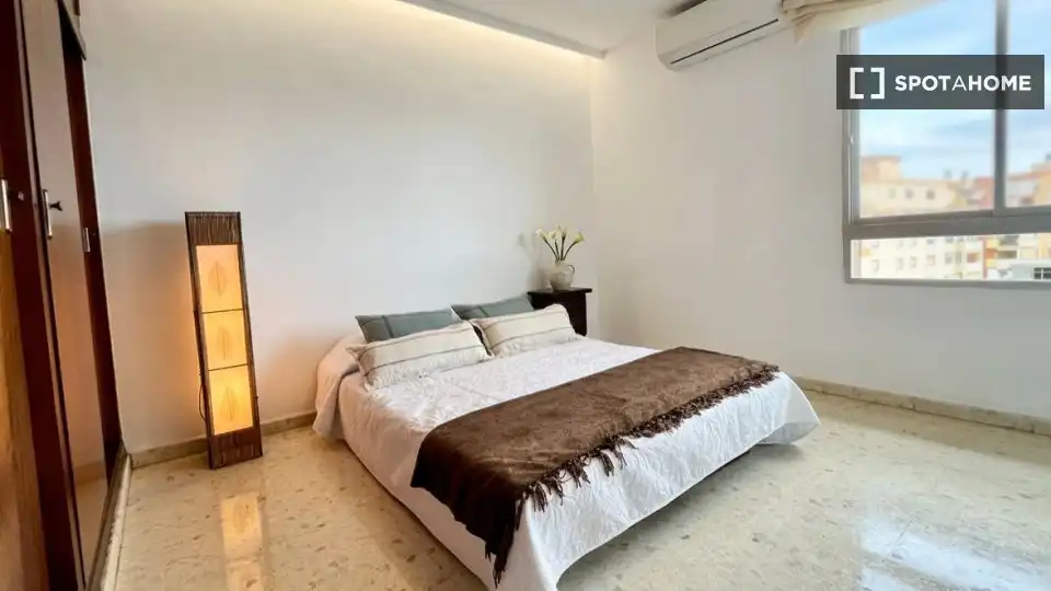 Dormitori de Apartament per a compartir en Vélez-Málaga amb Aire condicionat, Terrassa i Moblat