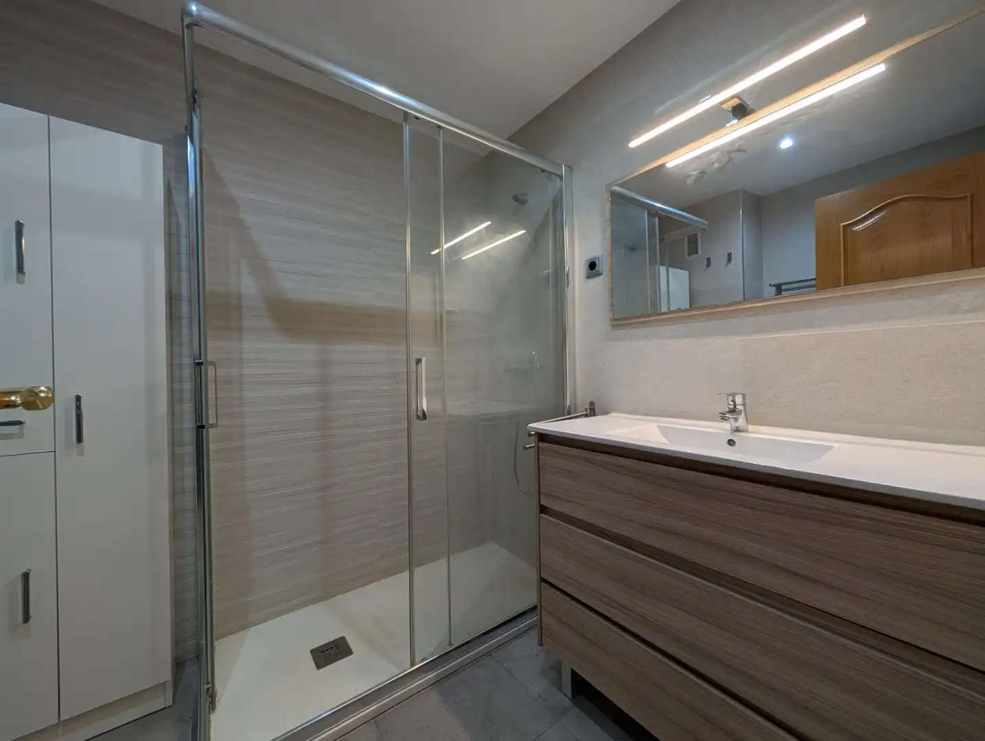 Bathroom of Flat for sale in Molins de Rei  with Air Conditioner