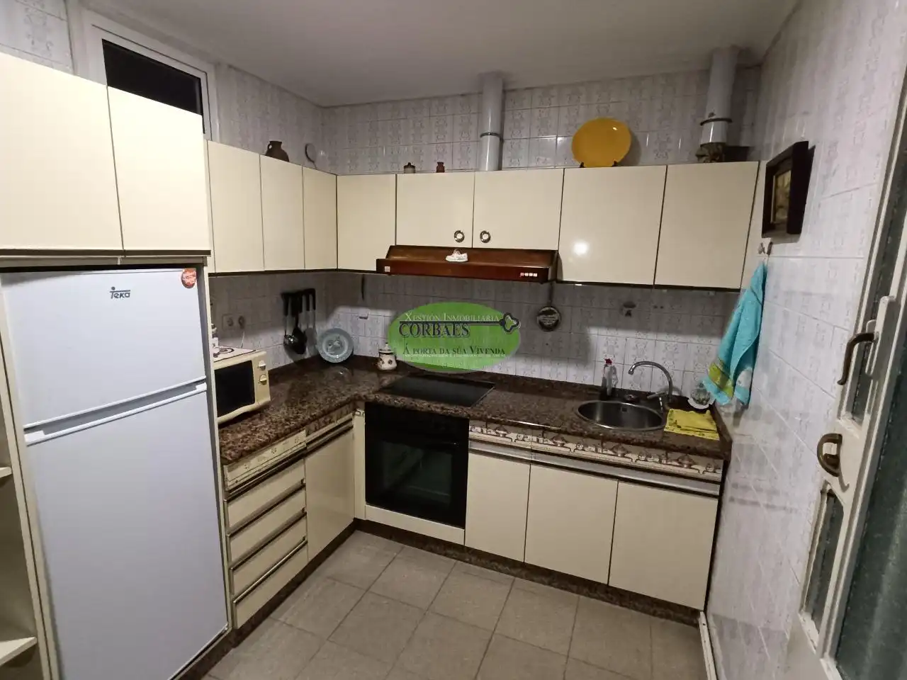 Cuina de Casa adosada en venda en Ourense Capital  amb Calefacció, Jardí privat i Terrassa