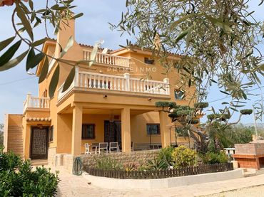 Villa avec balcon à vendre à L'Ampolla